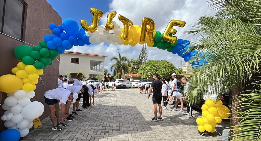 5ª edição dos Jogos internos do TRE-PB bate recorde de participantes #PraTodosVerem: Na fotografia aparece uma arcada de balões nas cores verde, amarelo, branco e az...