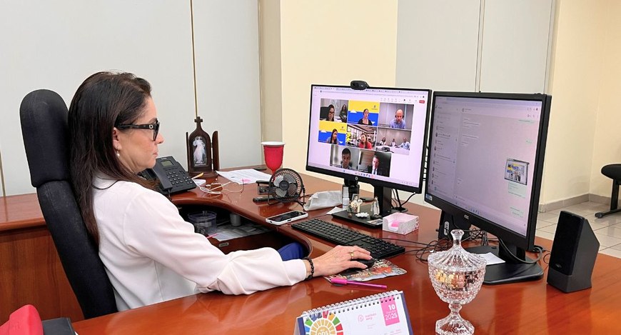 #PraTodosVerem: Na fotografia aparece a diretora-geral do TRE-PB Alexandra Cordeiro sentada em f...