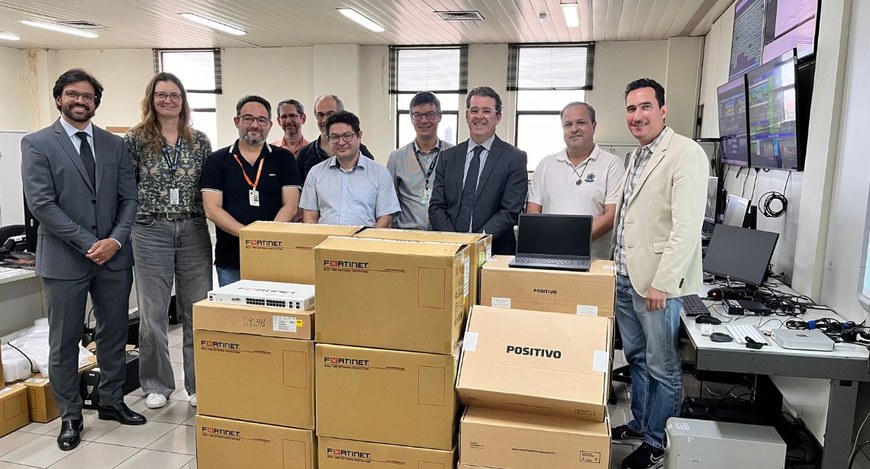 Justiça Eleitoral paraibana adquiriu quase 100 equipamentos de informática #PraTodosVerem: Na fotografia aparece o presidente do TRE-PB, desembargador Oswaldo Trigueiro do...