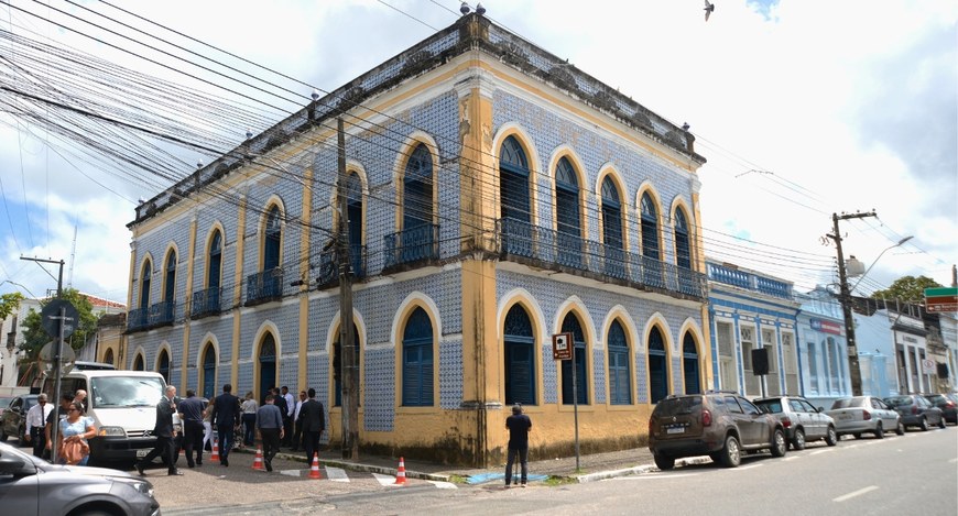 Capa#PraTodosVerem: Na fotografia aparece a fachada do antigo Casarão dos Azulejos, que abrigará...
