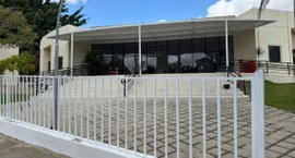 Obras de cartórios eleitorais e sede estão em fase final de entrega #PraTodosVerem: Na fotografia aparece a fachada do fórum eleitoral de Campina Grande, com escada...