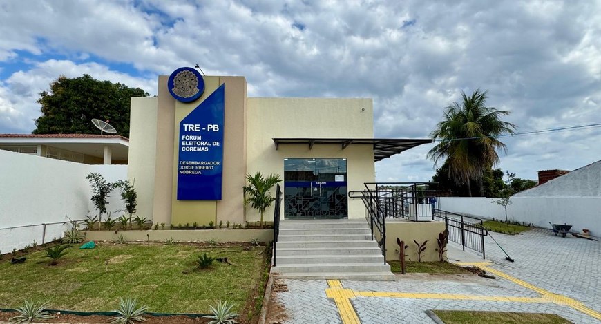 #Pratodosverem: Na fotografia aparece a fachada do Fórum Eleitoral de Coremas reformado, nos aju...