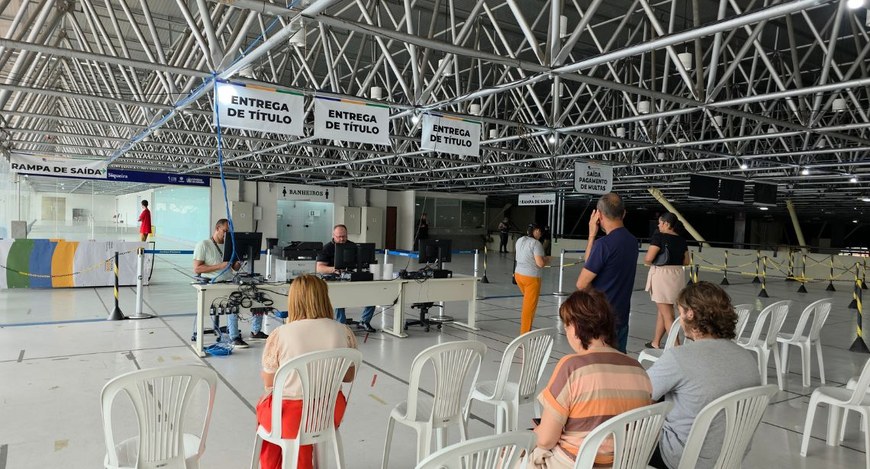 #PraTodosVerem: Na fotografia mostra um amplo pavilhão no mezanino do Espaço Cultural. Na imagem...