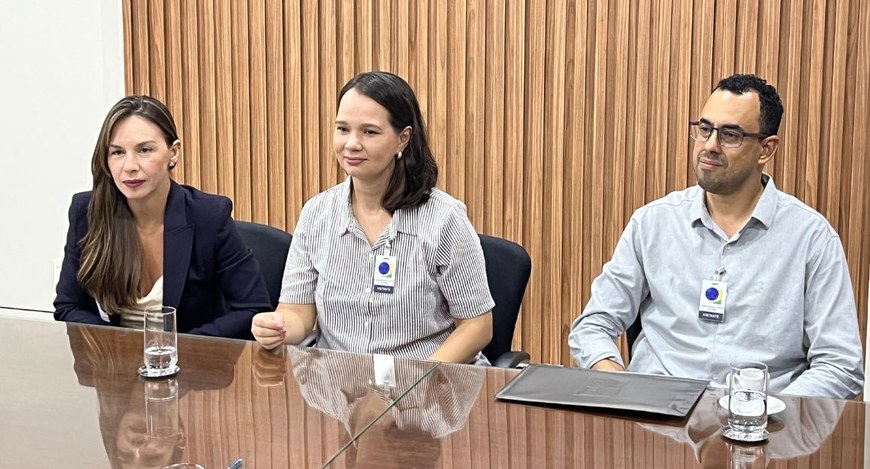 #PraTodosVerem: Na fotografia, aparece três servidores tomando posse na sala da Presidência