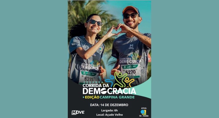 #PraTodosVerem: Na imagem, duas pessoas vestindo camisetas da Corrida da Democracia fazem um cor...