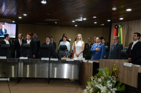 #PraTodosVerem: Na fotografia aparecem homens e  mulheres compondo a mesa de honra em evento no ...