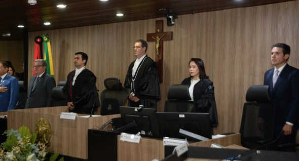 #PraTodosVerem: Na fotografia aparecem homens e mulheres compondo a mesa de honra, em evento no ...