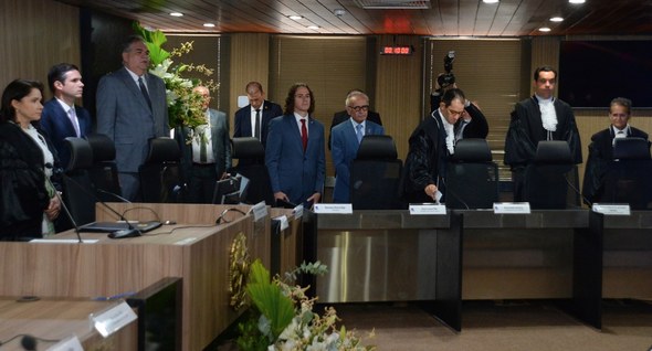 #PraTodosVerem: Na fotografia aparecem homens e mulheres compondo a mesa de honra, em evento no ...