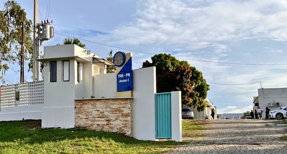 #PraTodosVerem: Na fotografia interna três aparece a fachada do anexo do TRE-PB  