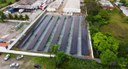#PraTodosVerem: Na fotografia aparece uma imagem aérea dos painéis instalados da usina fotovolta...