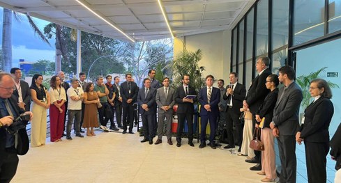 #PraTodosVerem: Varias pessoas reunidas e uma solenidade de inauguração.