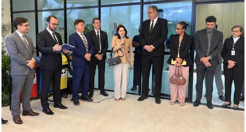 #PraTodosVerem: Varias pessoas reunidas e uma solenidade de inauguração.