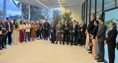 #PraTodosVerem: Varias pessoas reunidas e uma solenidade de inauguração.