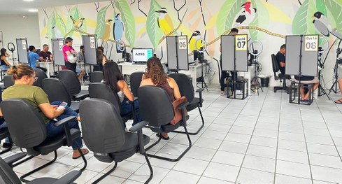 #PraTodosVerem: Varias pessoas reunidas e uma solenidade de inauguração.