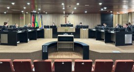 #PraTodosVerem: Na fotografia aparece o Plenário do TRE-PB com o corpo da Corte Eleitoral em uma...