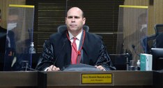 #PraCegoVer: Juiz Márcio Maranhão na sessão de sua despedida.