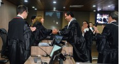 #PraTodosVerem: Presidente do TRE-PB, Agamenilde Dias, cumprimentando o juiz Roberto D’Horn Sobr...