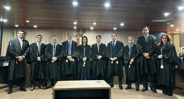 #PraTodosVerem: Na fotografia aparece um grupo de nove pessoas, sendo oito homens e uma mulher, ...