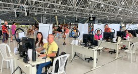 #PraTodosVerem: Na fotografia aparecem pessoas sendo atendidas no Mezanino do Espaço Cultural no...