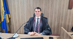 #PraTodosVerem: Na fotografia, aparece o novo Procurador Regional Eleitoral de toga, sentado à m...
