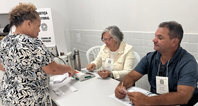 Capacitação pode ser feita pelo aplicativo Mesário ou pelo Ambiente Virtual de Aprendizagem do TSE