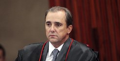 Ministro Admar Gonzaga em sessão do TSE em 26/09/2013