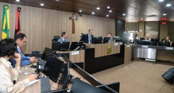 #PraTodosVerem: Na fotografia aparecem reunidas na Sala de Sessões do TRE-PB compondo a mesa de ...