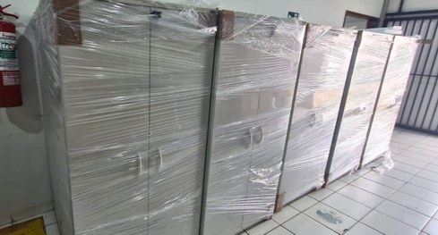 #PraTodosVerem: Fotomontagem com diversas fotos de mobiliários que serão entregues às Zonas Elei...