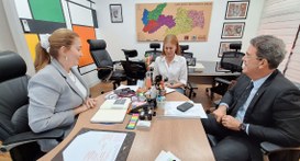 #PraTodosVerem: Na fotografia aparece a superintendente da SUPLAN, a gerente da obra e o preside...