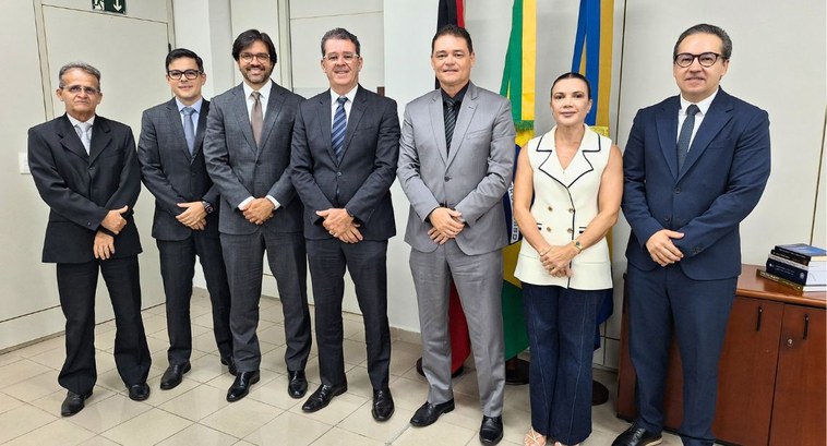 #PraTodosVerem: Na fotografia aparece o presidente do TRE-PB ladeado por integrantes da diretori...