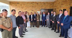 #PraTodosVerem: Na fotografia aparece um grupo de pessoas, entre elas autoridades do judiciário,...