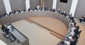 A homenagem foi proposta em reconhecimento à organização e ao clima de tranquilidade que marcara...