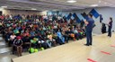 Capa: #PraTodosVerem: Na fotografia aparece a plateia de um auditório. Em primeiro plano, no pal...