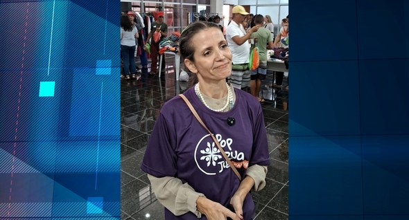 popruajud_cristiane_lage Foto_cristiane_lage#PraTodosVerem: Na fotografia aparece uma mulher sorrindo. Ela veste uma cami...