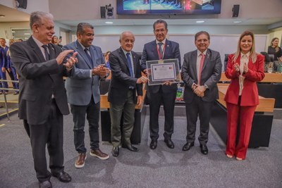 #PraTodosVerem: Na fotografia aparecem pessoas posando no auditório da ALPB.
