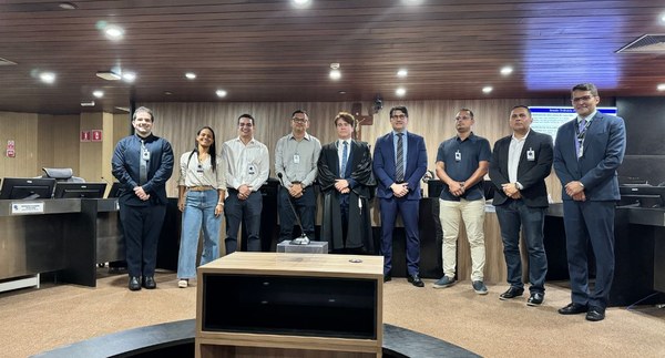 Seis servidores aprovados no CNU da Justiça Eleitoral tomaram posse