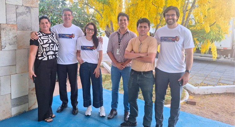 #PraTodosVerem: Na fotografia aparece um grupo de seis pessoas, sendo quatro homens e duas mulhe...