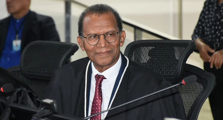 TJPB indica o desembargador João Benedito da Silva para compor a Corte Eleitoral #PraTodosVerem: Na fotografia aparece um homem vestindo toga, sentado em uma cadeira de escritór...
