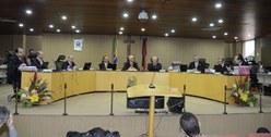 Corte Eleitoral em sessão de julgamento
