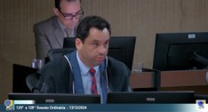 #PraTodosVerem:Frame do vídeo da Sessão Ordinária do TRE-PB em que aparece um homem falando em u...