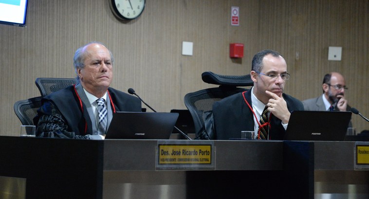 Votos de felicitações propostos aos juízes federais Sérgio Murilo Wanderley Queiroga e Emiliano ...