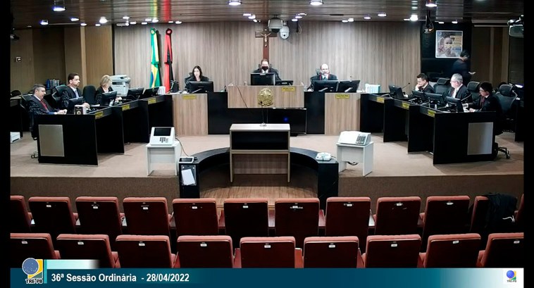 TRE-PB aprova votos de aplauso e pesar #PraCegoVer: Corte Eleitoral em sessão de julgamento, juízes sentados à mesa do Tribunal Regiona...