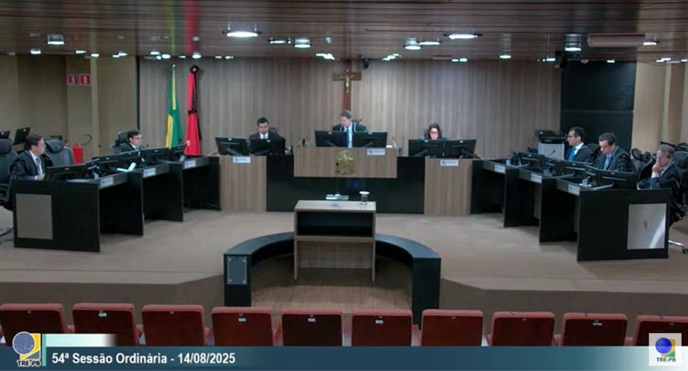 #ParaTodosVerem: Frame do vídeo da Sessão Ordinária do TRE-PB em que aparece a Corte Eleitoral r...