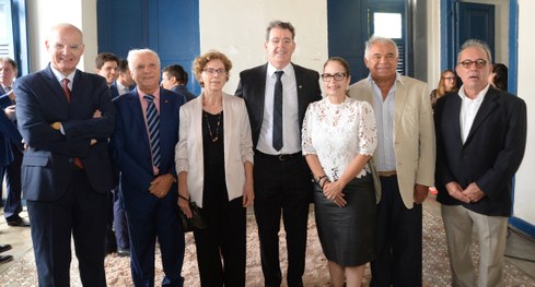 #PraTodosVerem: Na fotografia aparece a fachada de um prédio histórico de dois andares, com pare...