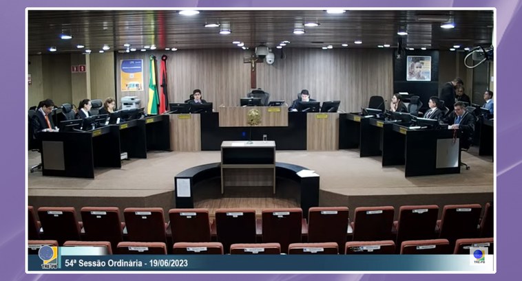 TRE-PB corte eleitoral #ParaTodosVerem: Painel retangular com a Corte Eleitoral da Paraíba em julgamento.