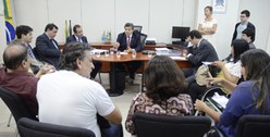 Presidente do TRE-PB, desembargador João Alves da Silva, com representantes do Conselho Tutelar ...