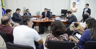 TRE-PB Desembargador João Alves com representantes do Conselhor Tutelar Presidente do TRE-PB, desembargador João Alves da Silva, com representantes do Conselho Tutelar ...