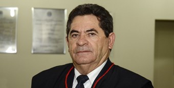 TRE-PB Desembargador José Aurélio toma posse na Corte Eleitoral Desembargador José Aurélio da Cruz é empossado na Corte Eleitoral paraibana como juiz membro sub...