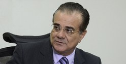 Desembargador Saulo Henriques de Sá e Benevides, presidente do TRE-PB, recebe homenagem de aluno...