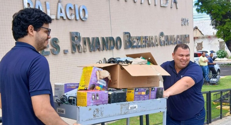 TRE-PB doa mais de 1.200 bens a instituto que recondiciona equipamentos #PraTodosVerem: Na fotografia aparece o Edifício-sede do Tribunal Regional Eleitoral da Paraíba ...